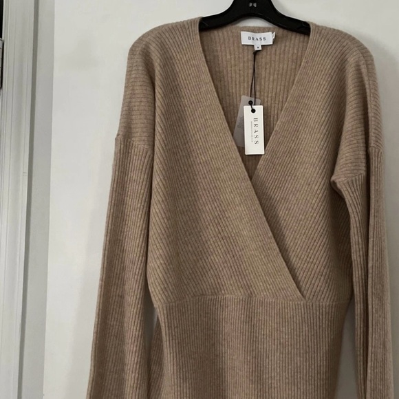 EUC Beautiful Brass The Crossover Cashmere V-Neck Sweater- Size Medium - Picture 10 of 10